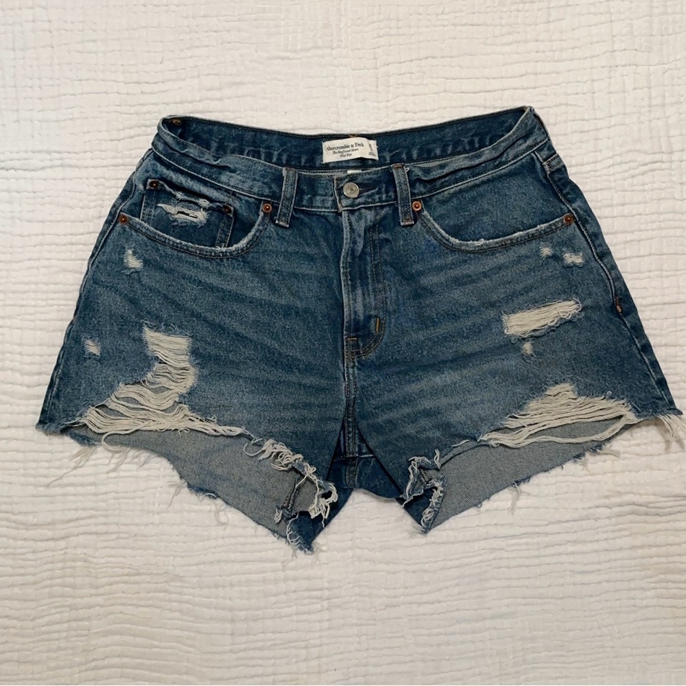 A&F MID RISE Boyfriend Short